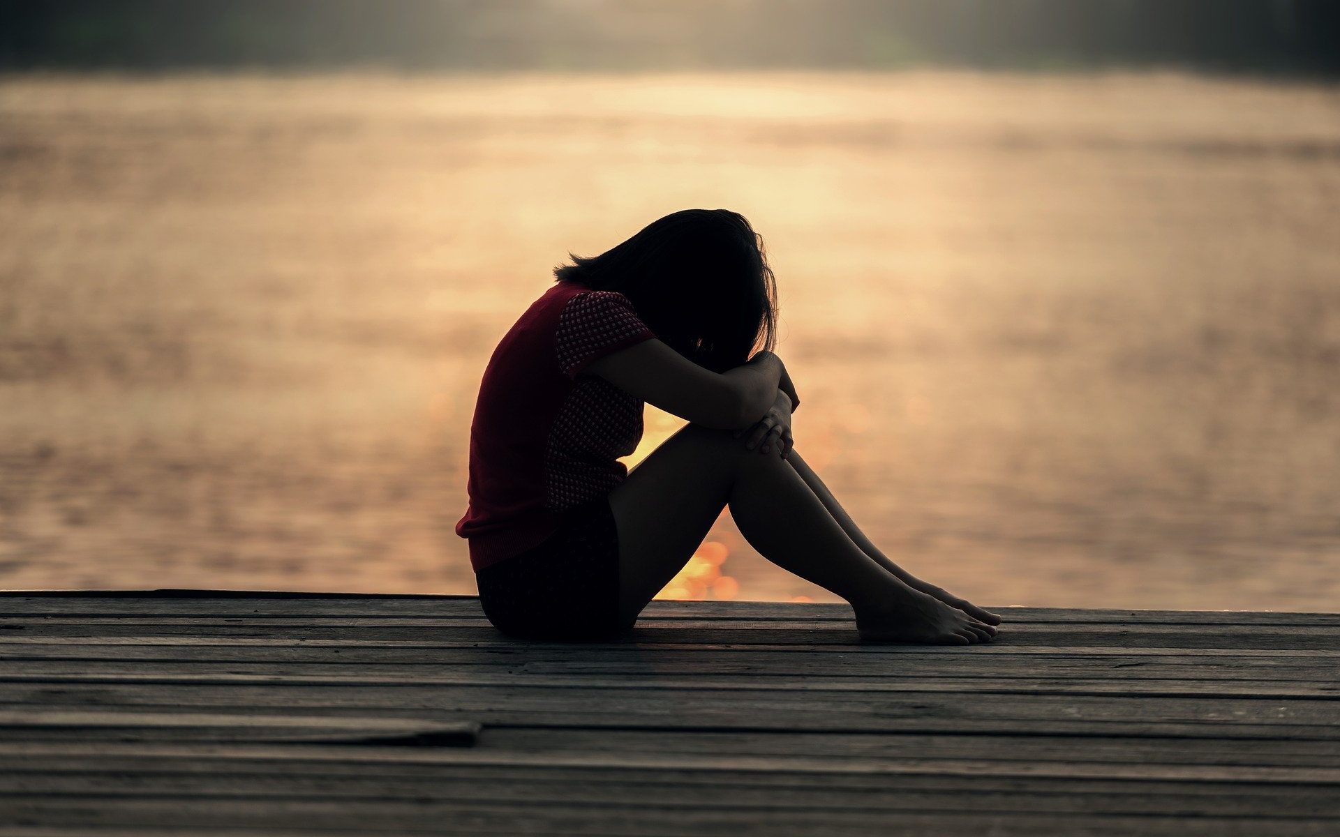 Girl is sitting at the sea